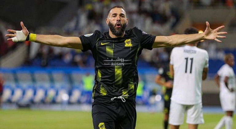 Al-Ittihad, time de Benzema, se retira de campo e jogo é cancelado