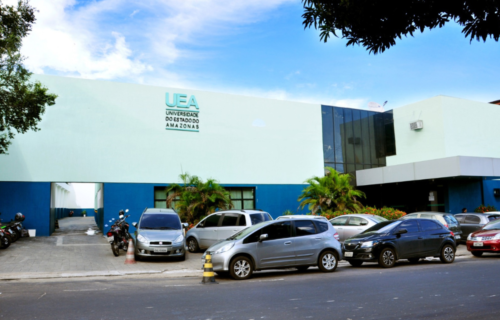 UEA divulga editais do Vestibular e SIS 2025, acesso 2026, e lança novo curso de IA
