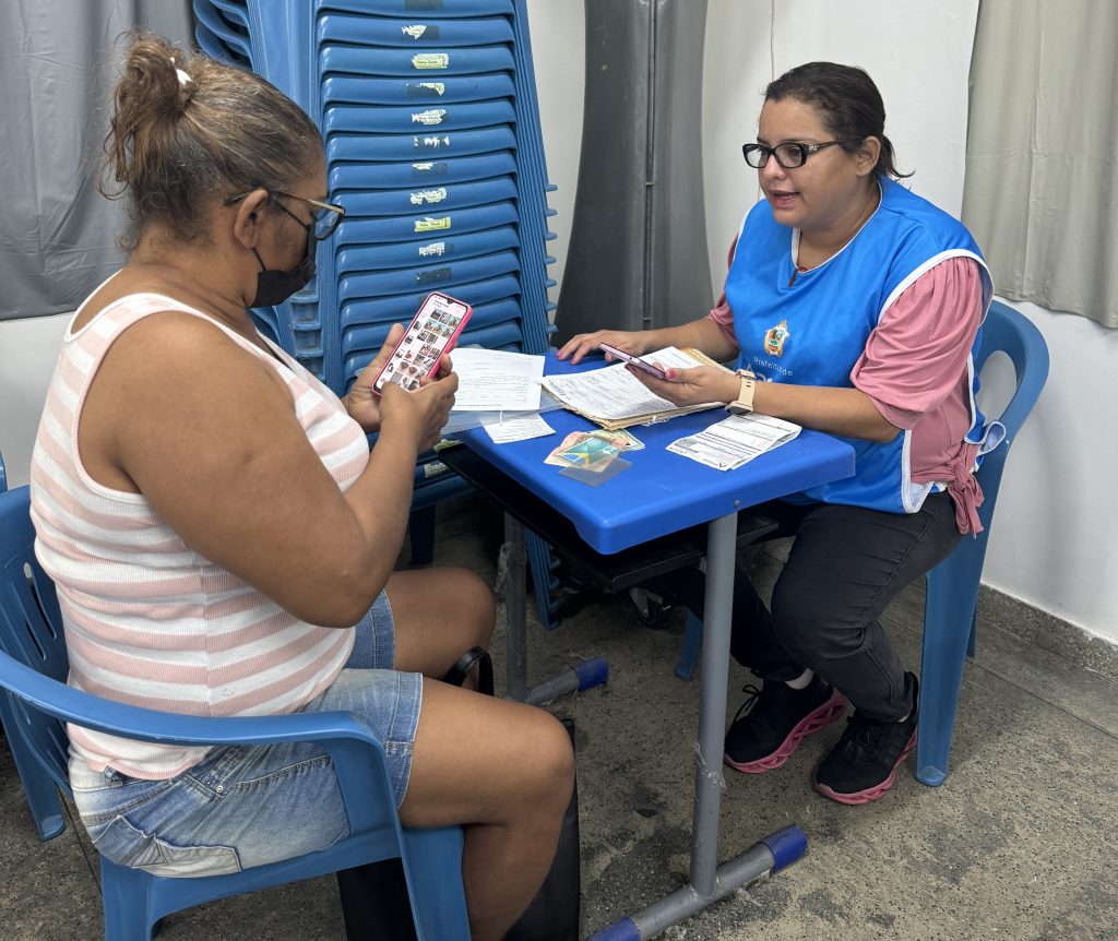 Prefeitura realiza cadastro dos moradores do Zumbi dos Palmares para iniciar processo de entrega de registros de imóveis