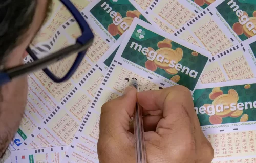 Acumulou! Nenhum apostador acerta as seis dezenas e prêmio da Mega-sena vai para R$ 102 milhões