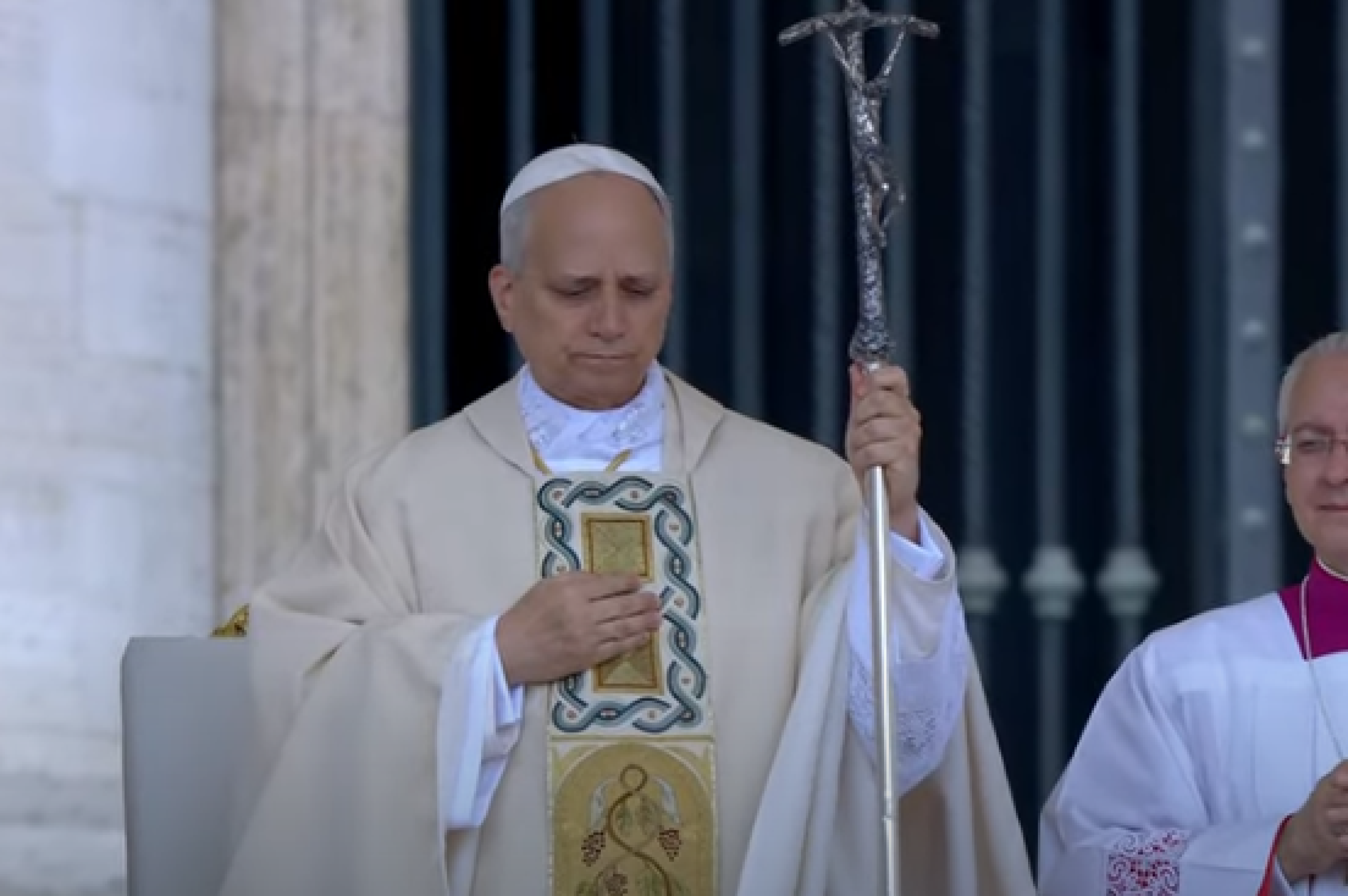 papa-leao-xiv-recebe-anel-do-p