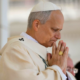 papa-leao-xiv-recebe-anel-do-p