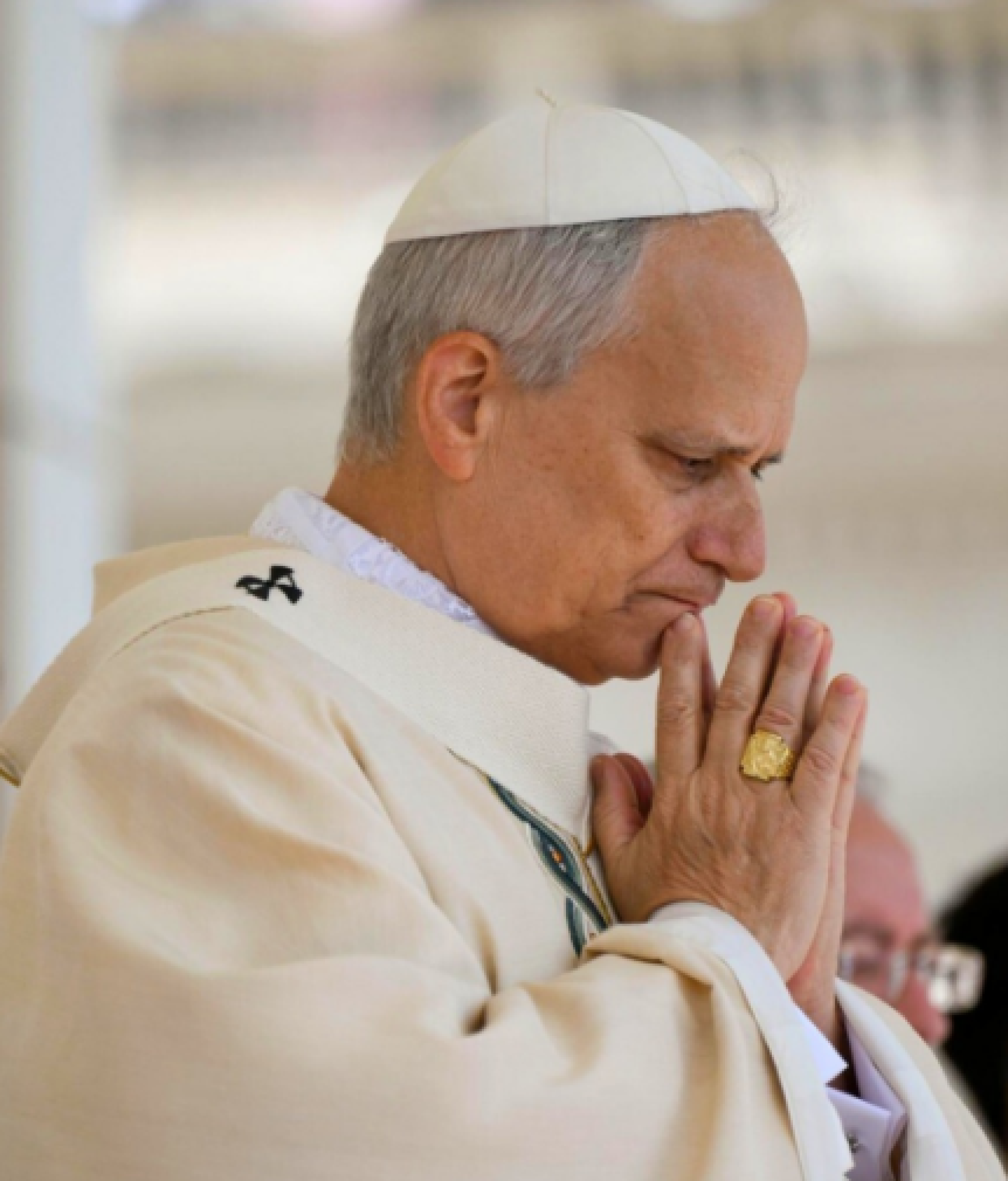 papa-leao-xiv-recebe-anel-do-p