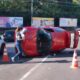 video-carro-capota-apos-colisa