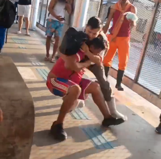 briga-entre-dois-homens-causa-