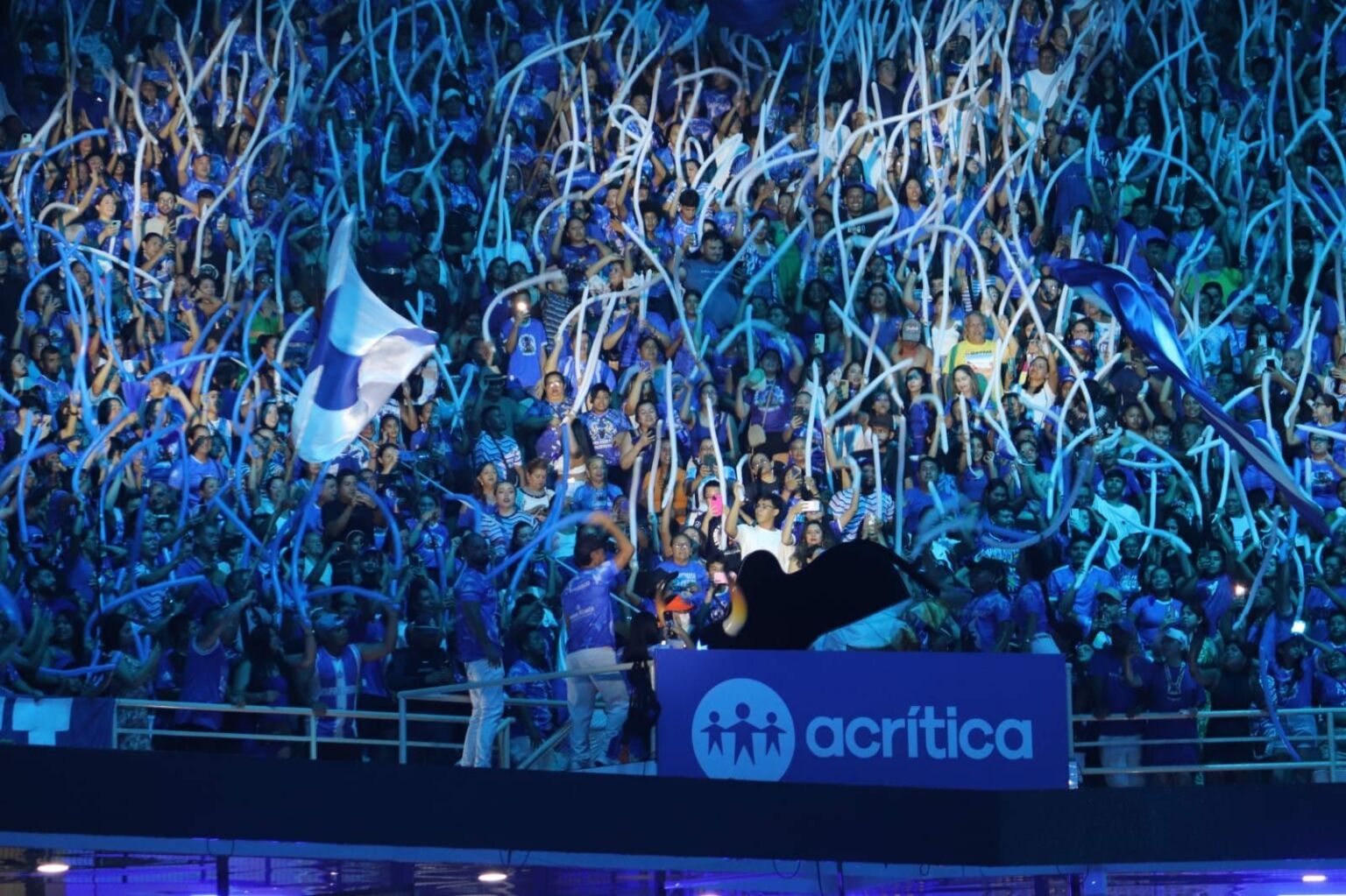 caprichoso-emociona-nacao-azul