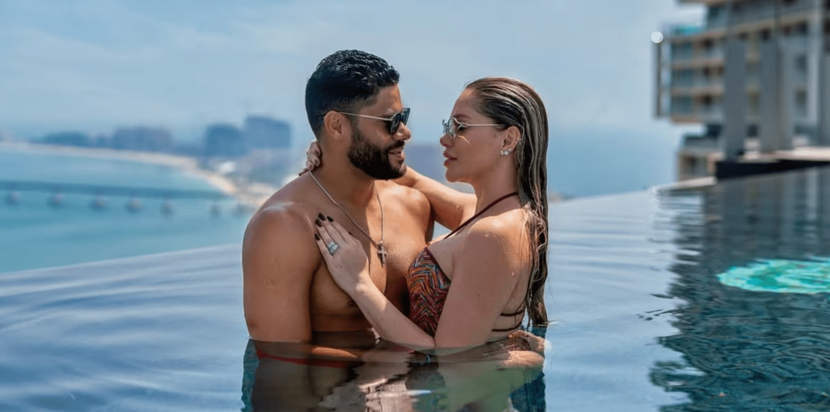 hulk-posa-com-a-esposa-e-comen
