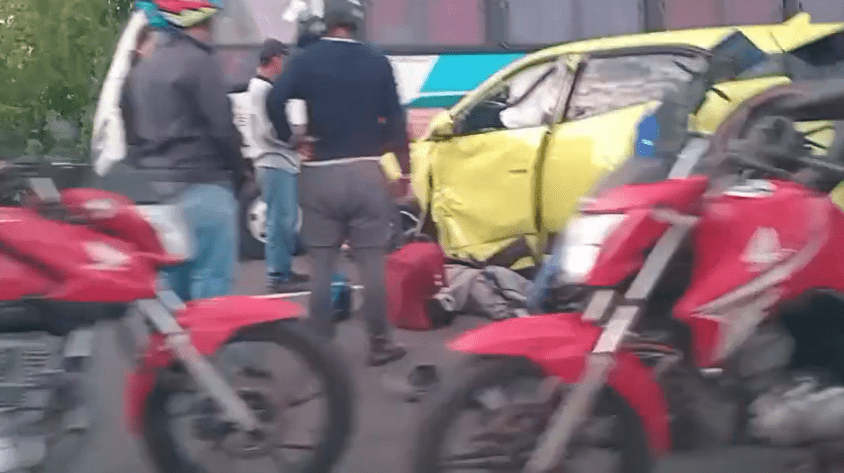 colisao-entre-moto-e-carro-ele