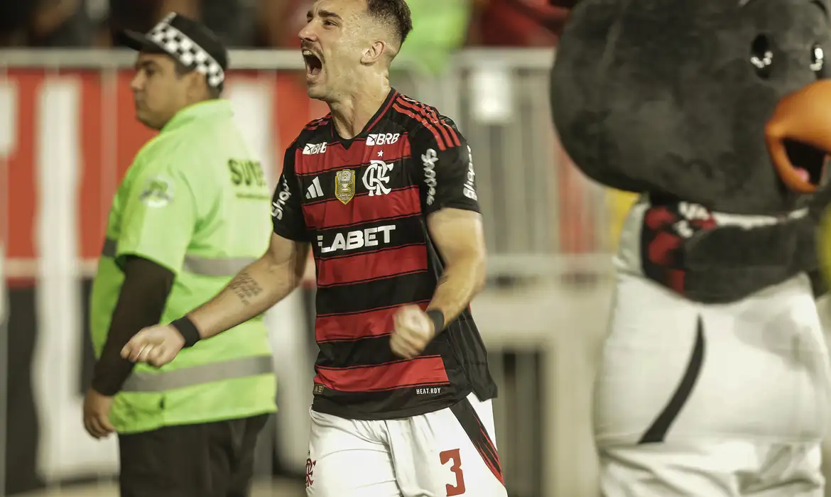 flamengo-vence-o-galo-e-e-o-no