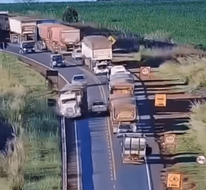 motorista-de-carreta-evita-col