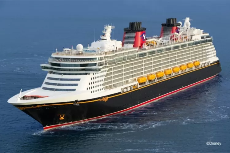 pai-pula-de-navio-da-disney-pa