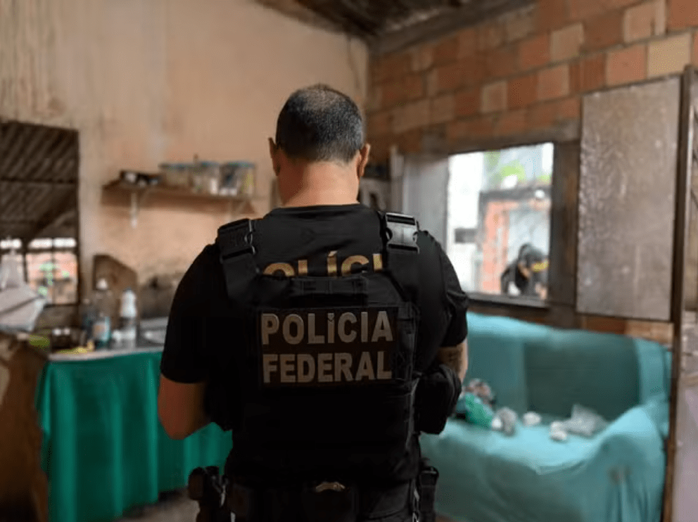 pf-cumpre-mandados-contra-susp