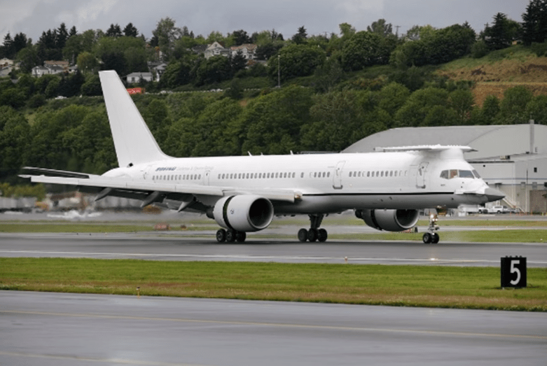 aterrissagem-de-aviao-militar-