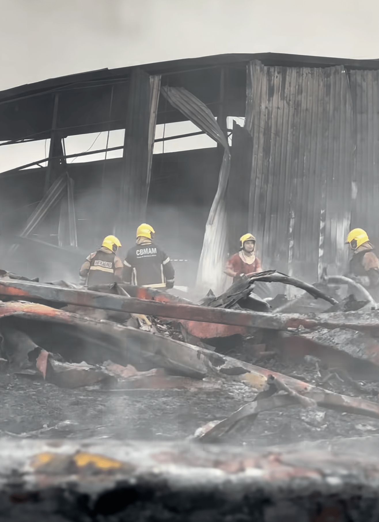 bombeiros-controlam-incendio-e