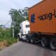 caminhao-com-conteiner-fica-at
