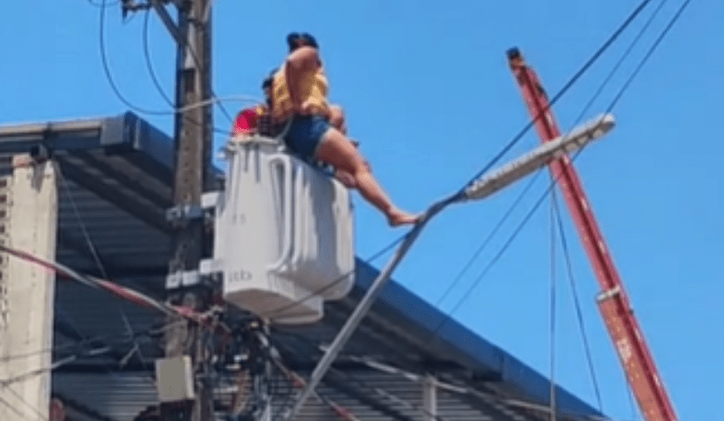 em-alta-tensao-mulher-escala-p