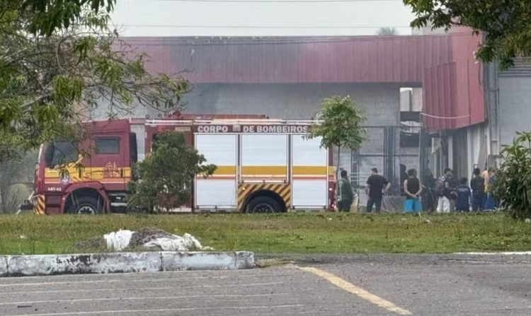 incendio-atinge-fabrica-de-por