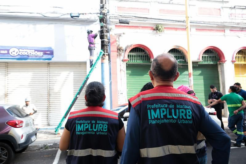 Prefeito_David_Almeida_acompanha_nova_ação_do_‘Mutirão_no_Centro’_e_fiscaliza_retirada_de_'cabos mortos'_canal92am_04