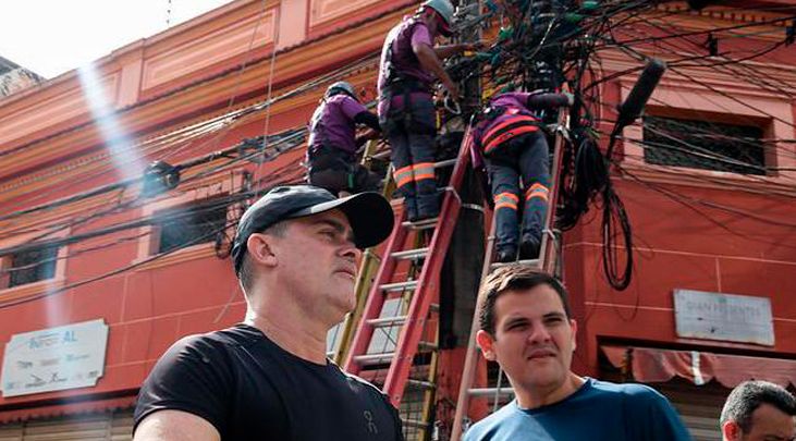 Prefeito_David_Almeida_acompanha_nova_ação_do_‘Mutirão_no_Centro’_e_fiscaliza_retirada_de_'cabos mortos'_canal92am_01