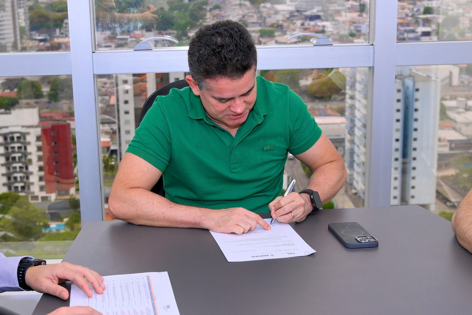 prefeito-david-almeida-assina-