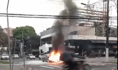 carro-pega-fogo-e-causa-caos-n