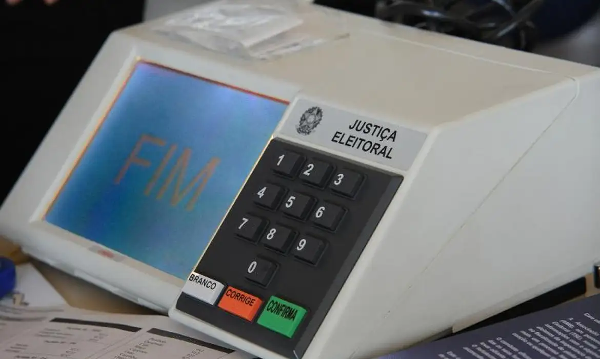 urna-eletrónica-ficha-limpa-canal92am