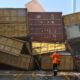 Conteineres-desabam-no-Porto-Chibatao-em-Manaus-canal92am