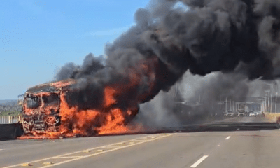 onibus-e-completamente-destrui
