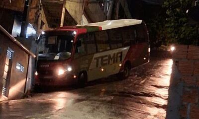 onibus-atinge-casa_canal92am