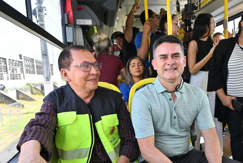 david-almeida-entrega-novos-ônibus-canal92am