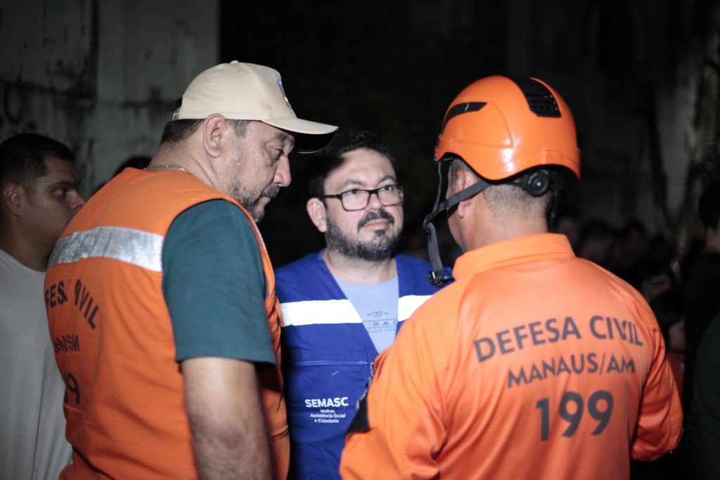 Prefeitura-de-Manaus-realiza-atendimento-socioassistencial-as-familias-vitimas-de-incendio-no-bairro-Sao-Jorge-canal92am