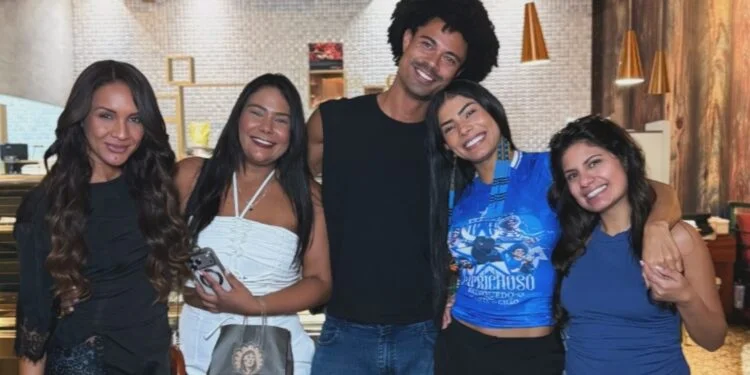 Marciele-Albuquerque-recebe-ex-BBBs-em-Manaus-canal92am