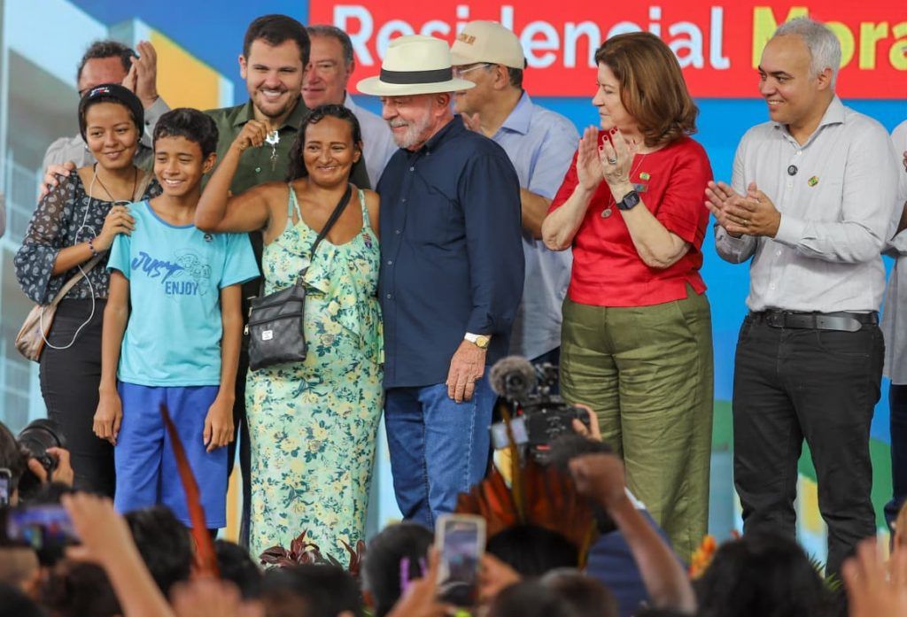 renato-junior-e-lula-entregas-moradias-canal92am
