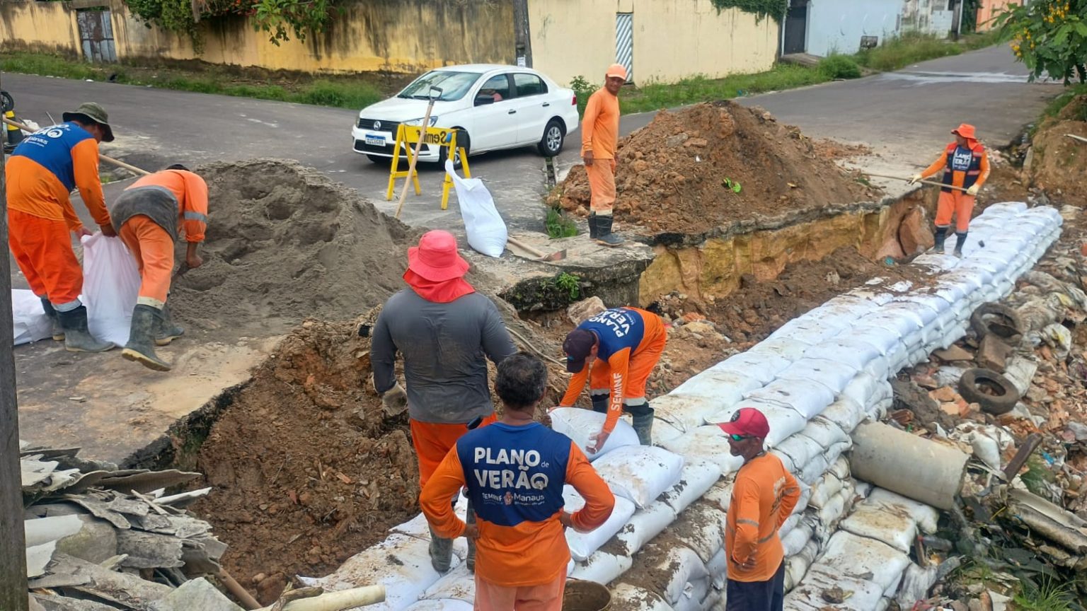 prefeitura-de-manaus-atua-com-intervencao-emergencial-para-conter-erosao-no-bairro-planalto-e-reforca-seguranca-da-area-canal92am