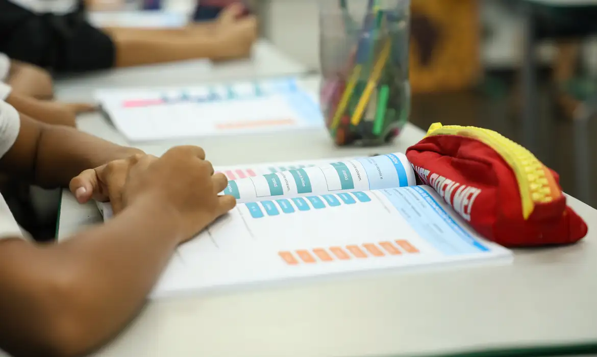 educação-politica-na-escola-canal92am