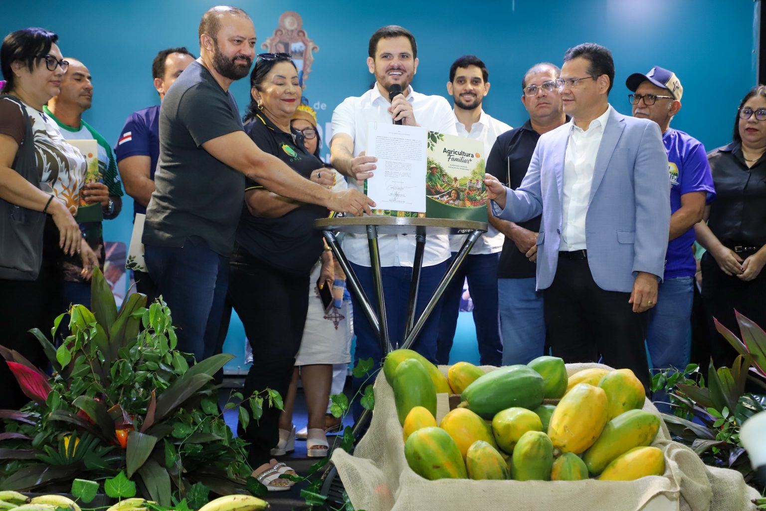 prefeito-renato-junior-anuncia-investimento-de-r-20-milhoes-em-alimentos-da-agricultura-familiar-para-a-merenda-das-escolas-municipais-canal92am