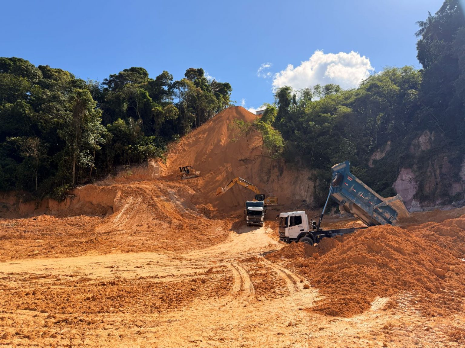 prefeitura-de-manaus-avanca-em-obra-de-contencao-de-erosao-na-rua-topazio-e-reforca-seguranca-no-bairro-jorge-teixeira-canal92am