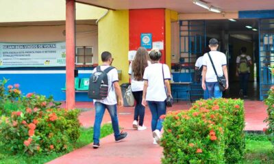 Escola-falta-agua-canal92am