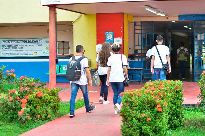 Escola-falta-agua-canal92am