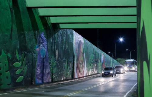 Nesta etapa, as equipes atuam na execução da pintura artística em grafite, transformando o espaço por meio da arte urbana