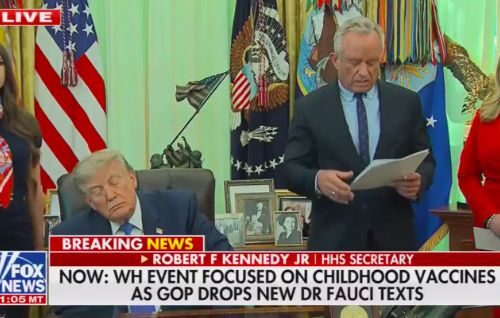trump-dorme-em-anuncio-de-reducao-de-vacinas-eua-canal92am