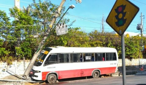 micro-onibus-bate-poste-canal92am