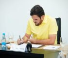 prefeito-renato-junior-assina-progressoes-salariais-canal92am