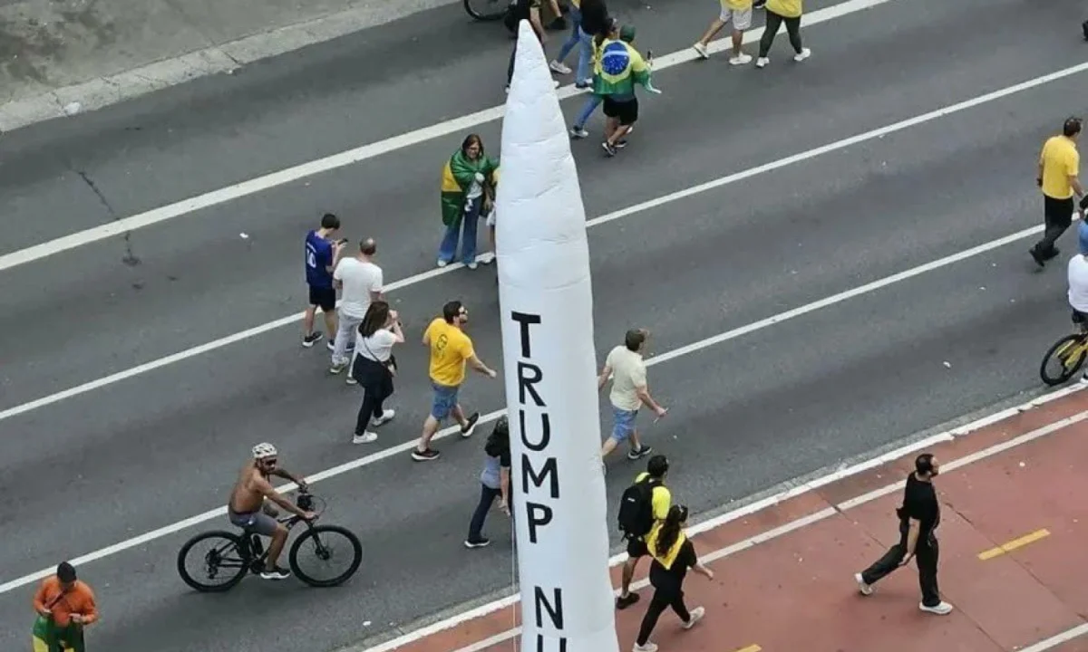 missil-trump-brasil-ato-flavio-canal92am