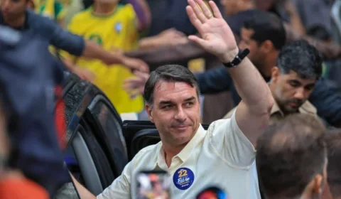 flavio-bolsonaro-fugiu-argentina-canal92am