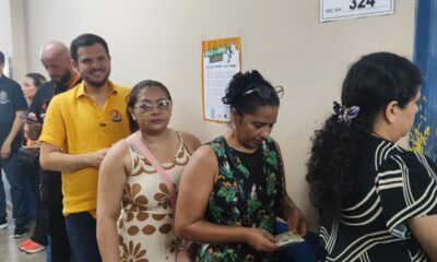 prefeito-renato-junior-vota-na-zona-oeste-canal92am